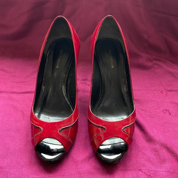 Ann Taylor Peep Toe Patent Leather Red Platform Heel Pump/black piping. Size 7.5 - Picture 4 of 17